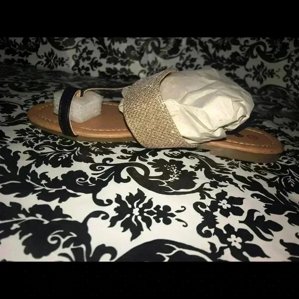 OSITO BLACK & GOLD SANDAL SIZE 1 NEW!!